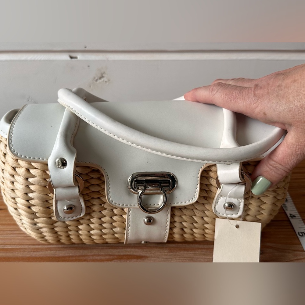 White Trim Woven Straw Tote - Women's Fashion Bag - Picture 7 of 8